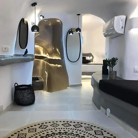 Marann Cave Apartament Akrotírion